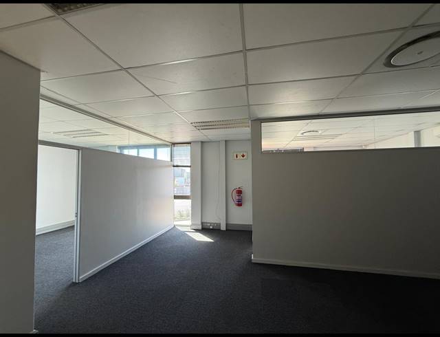 519M² WAREHOUSE TO LET IN STIKLAND INDUSTRIAL